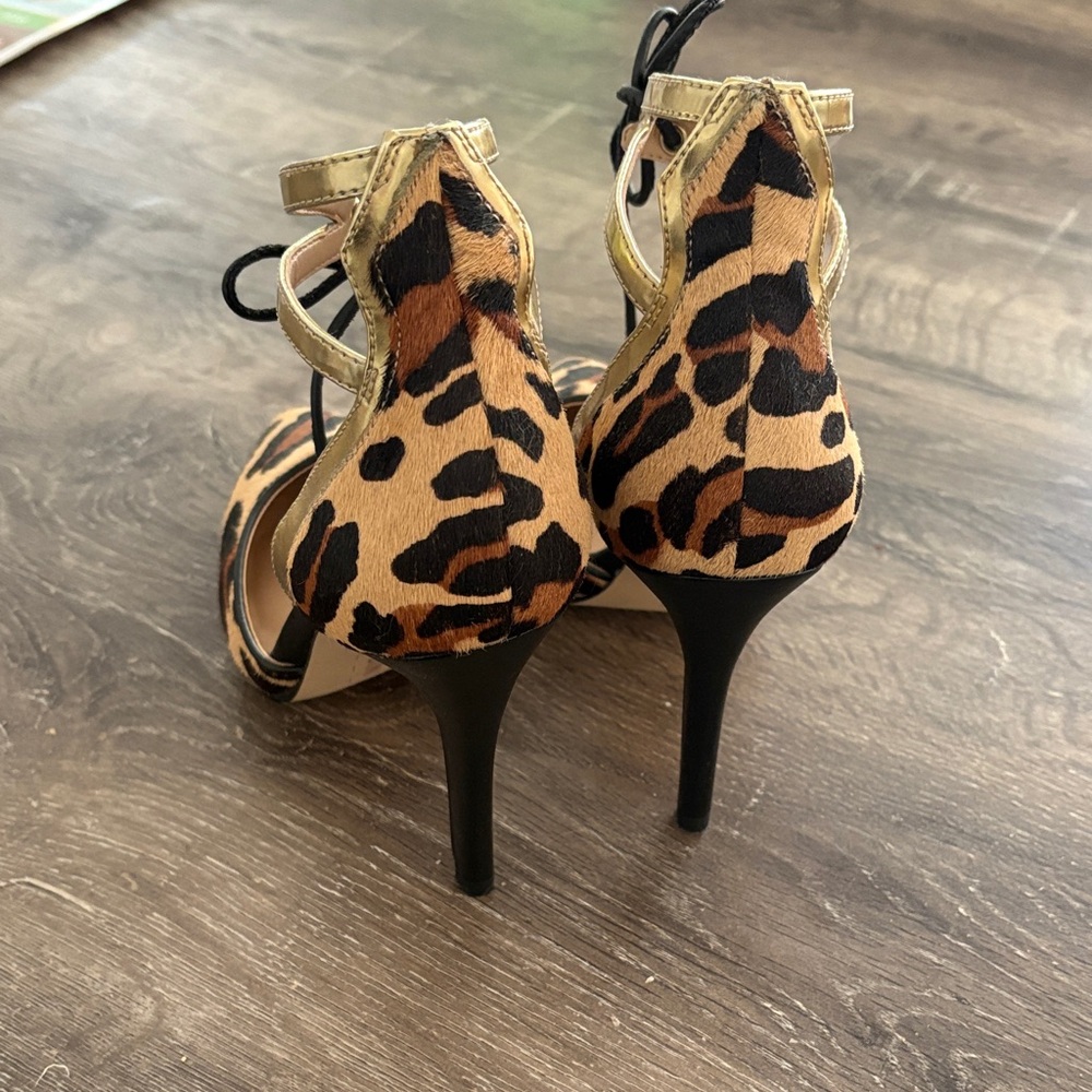 Leopard Hesls - Picture 2 of 6